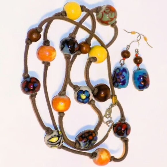 Vintage Boho Hand-Painted Ceramic & Wood Bead Leather Necklace & Earrings Set - Picture 4 of 9